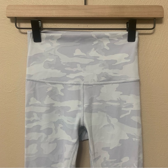 Lululemon Wunder Under High-Rise Tight 25" *Luxtreme Size 2 White Camo W5CQUS - Picture 3 of 13
